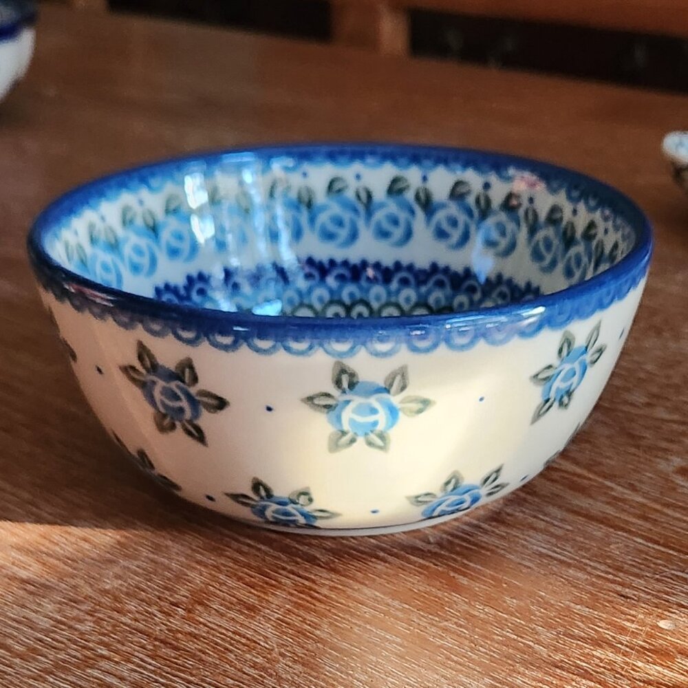 Small Polish pottery serving bowl 4.75"